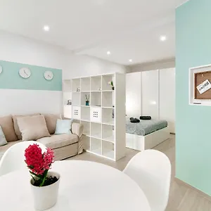 Hostini Como- Downtown Apartment Como